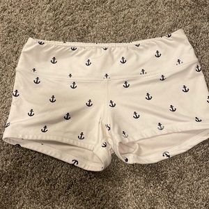 Fleo x 585 booty shorts